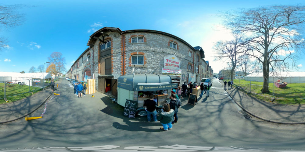 Dartmoor Wood Fired pizza outside Tuckers tap house