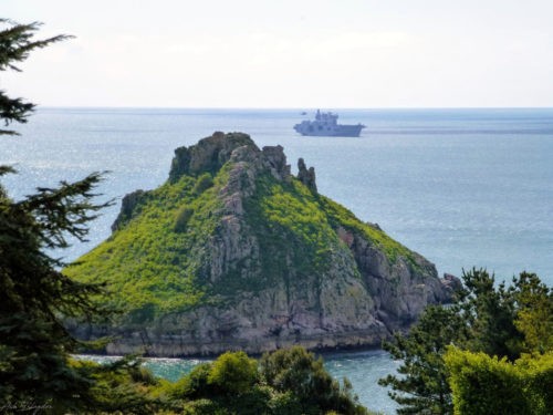 Thatcher Rock, Torquay, Standard
