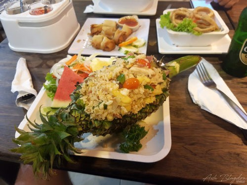 Pineapple filled with rice at Cosmic Restaurant, Phi Phi Thailand 2016 21